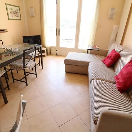 1 Bedroom Henri Iv On The Croisette 240